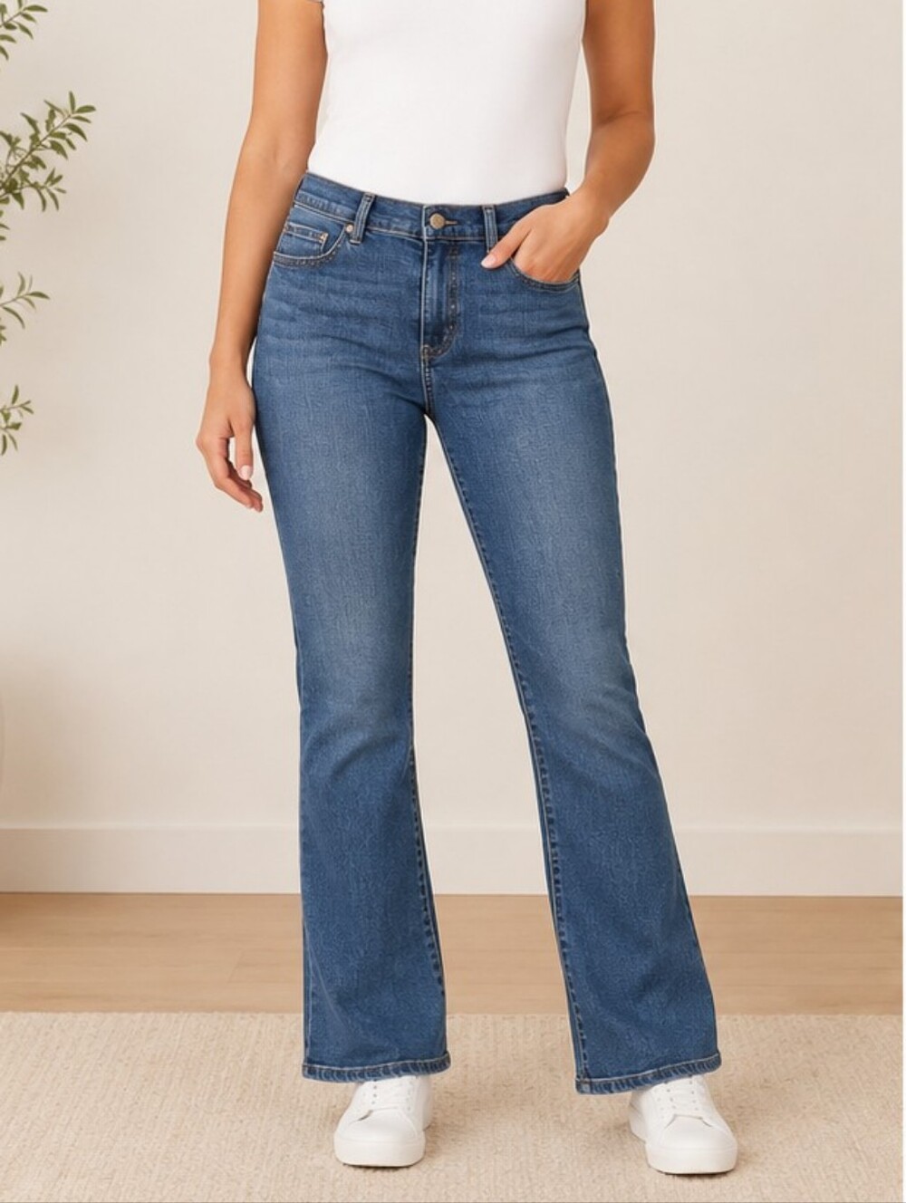 Amazon Essentials Women’s Bootcut Jeans – NWT – Size 10 Short